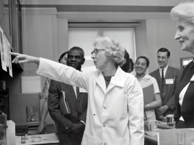 photo-1576670159375-8beb7c963ead